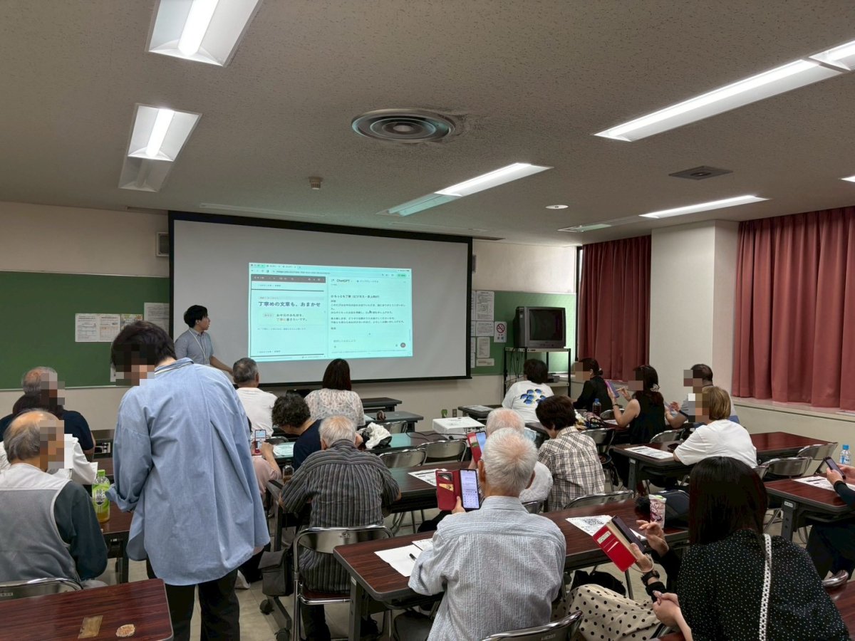 AI体験教室で講師が解説する様子