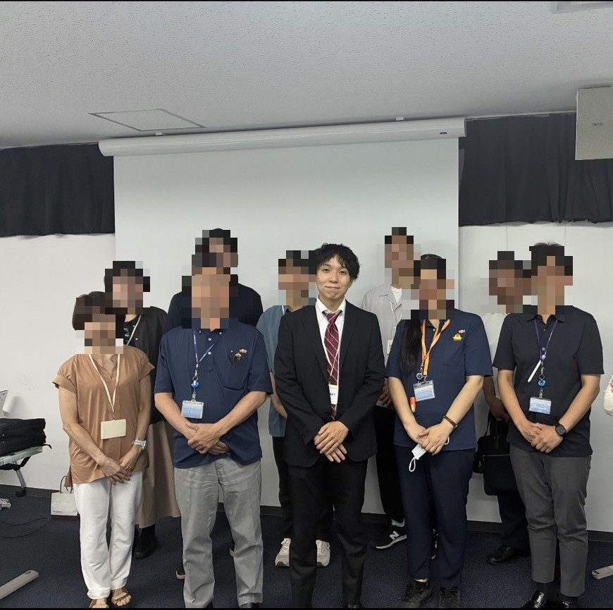 研修に参加したみなさんと講師の集合写真